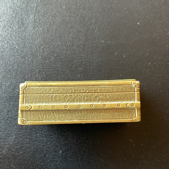 Louis Vuitton trunk paperweight. - Picture 5 of 12